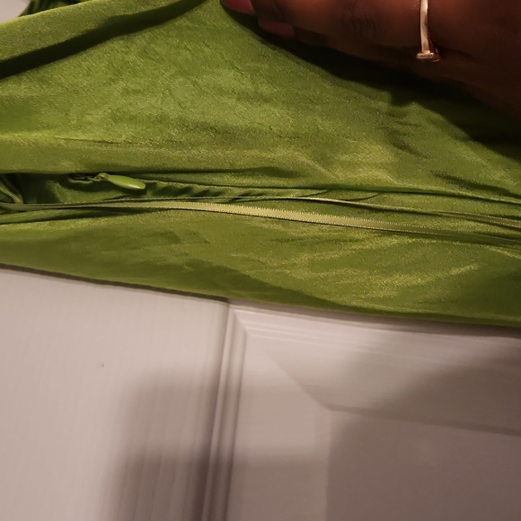 Zara satin green dress - Picture 6 of 7